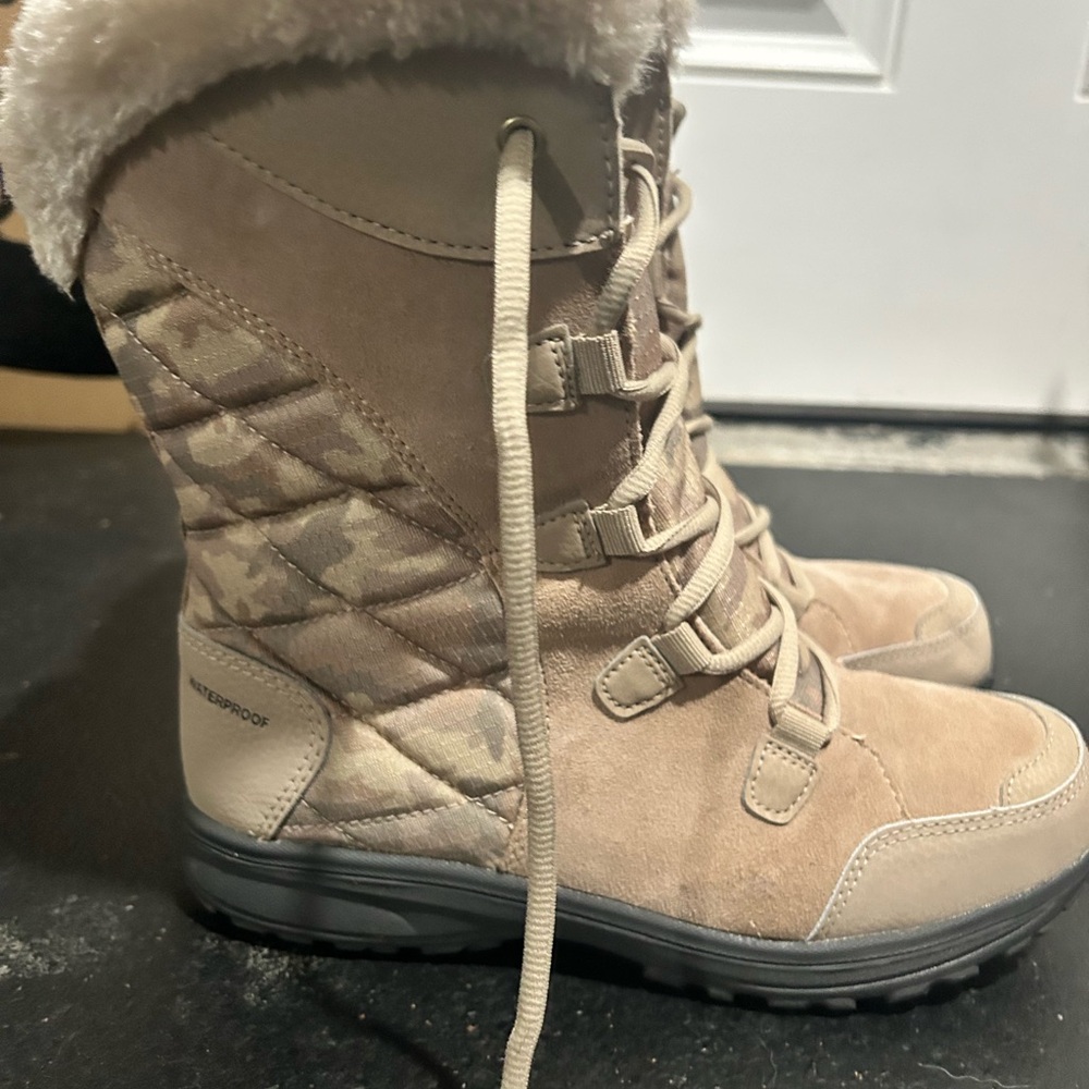Columbia Beige Ice Maiden II Winter Boots with Fur Trim